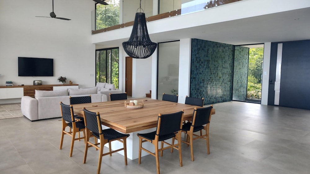 Villa photo 2