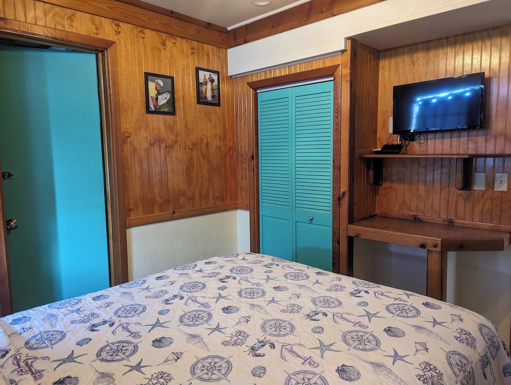 Standard Room, 2 Bedrooms, Non Smoking, Private Bathroom (Mama Linda Houseboat)