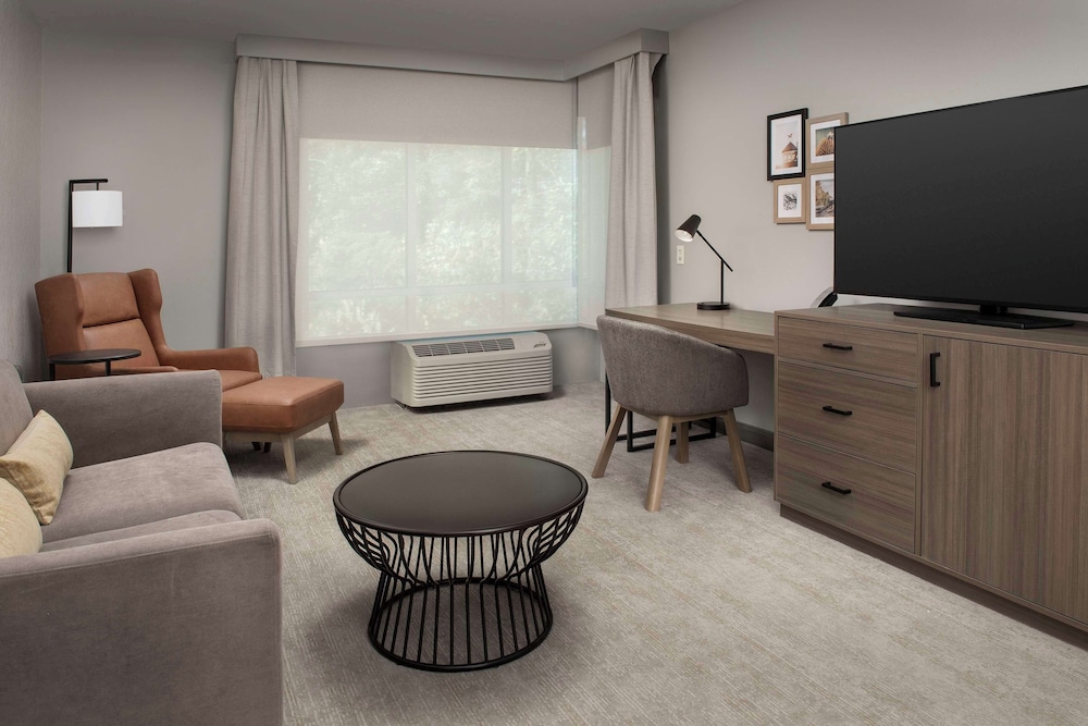 Suite, 1 King Bed (3x3 Shower) - Photo 2