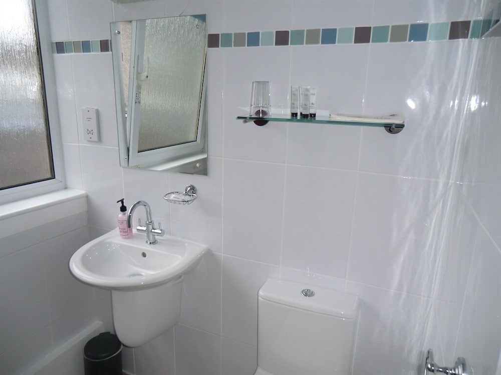 Twin Room, Ensuite photo 2