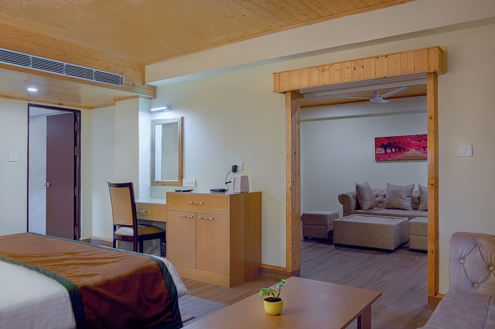 Executive Suite - Photo 3