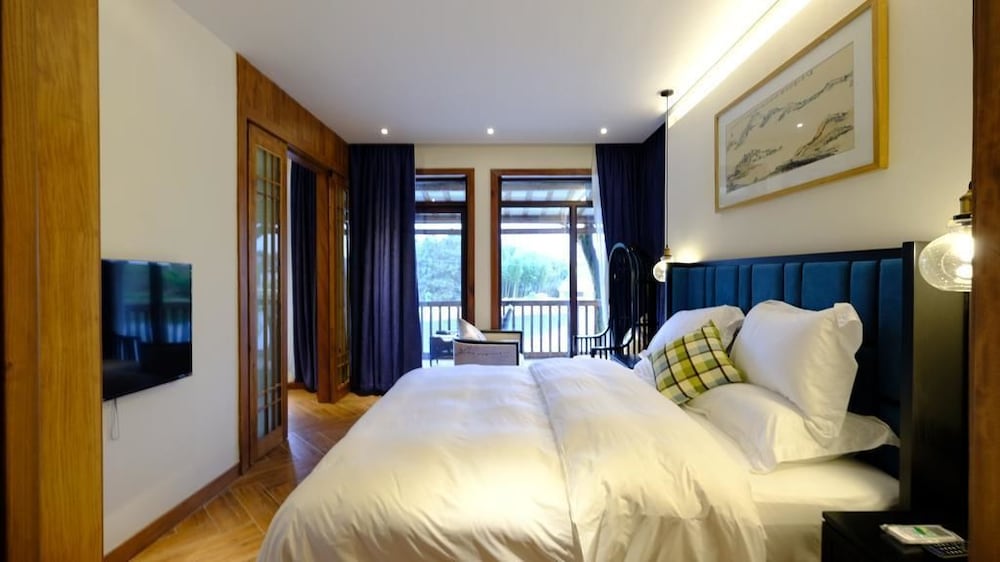 Superior Room, Lake View photo 3