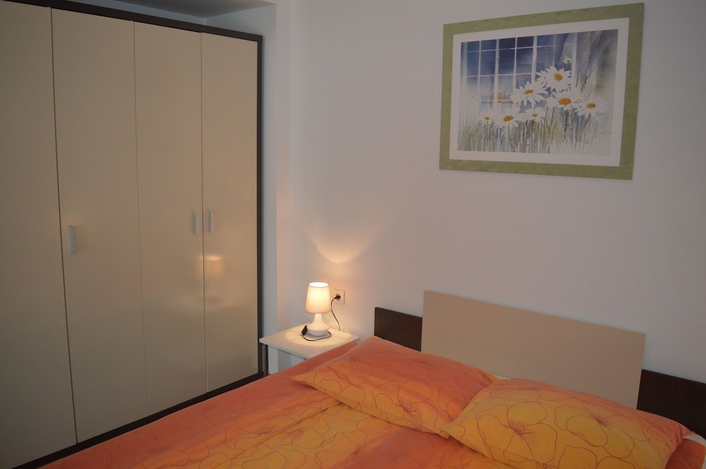 Classic Apartment, Mountain View photo 1