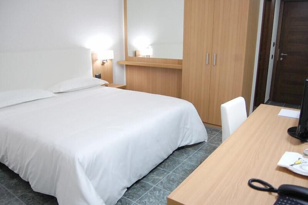 Standard Double or Twin Room photo 2