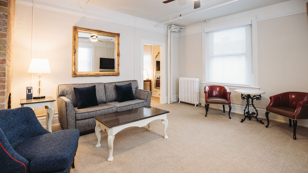 Premier Parlor Suite King photo 2