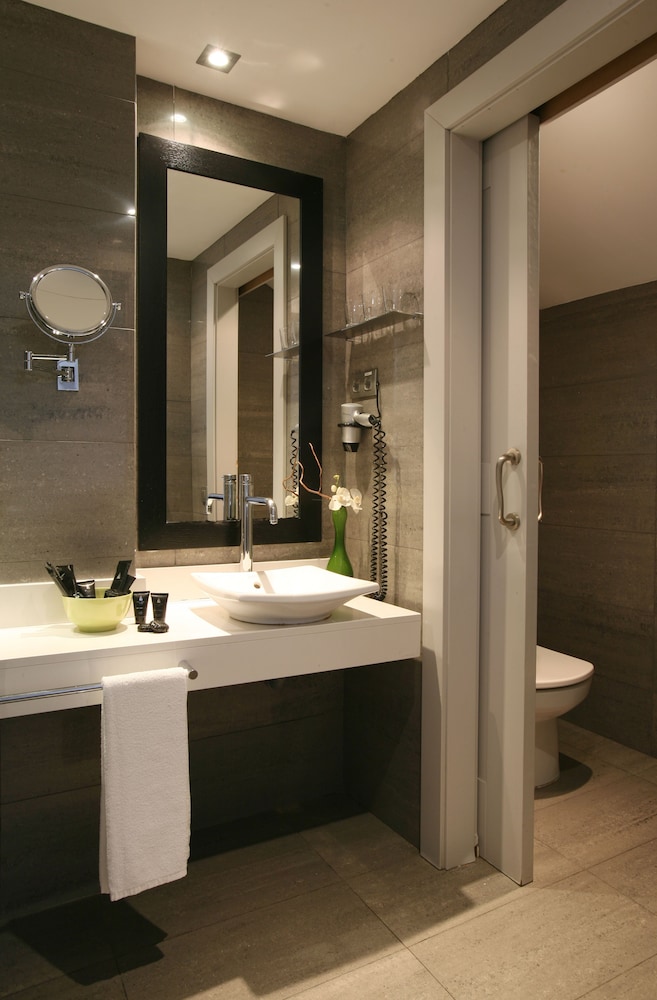 Quadruple Room - Photo 9