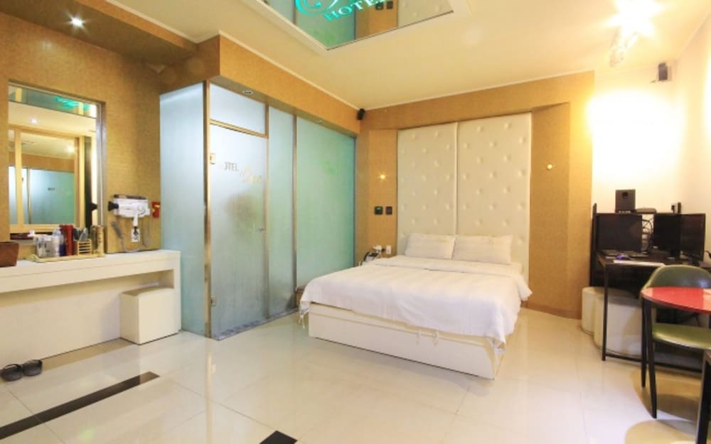 Deluxe Room (Couple PC)