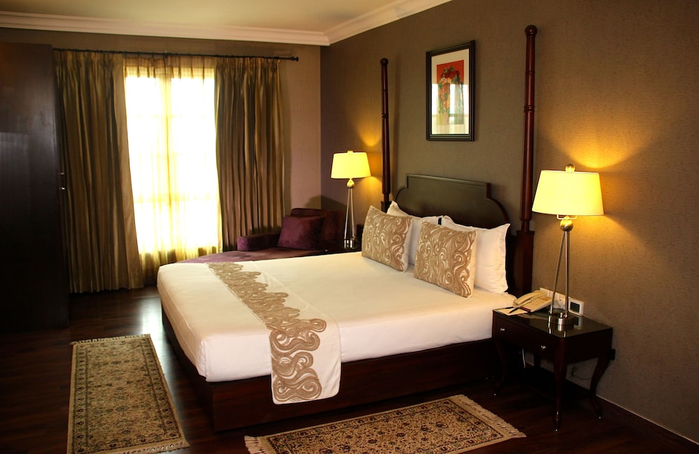 Executive Room, 1 King Bed, Garden View - Photo 6