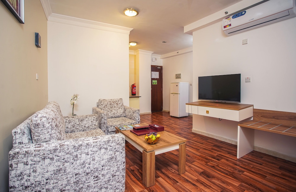 Standard Suite, 1 Bedroom photo 3