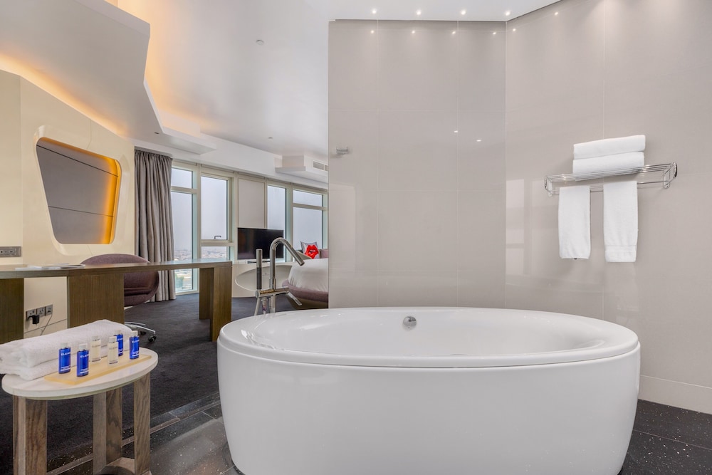 Deluxe Suite (Round Bed) thumbnail 6