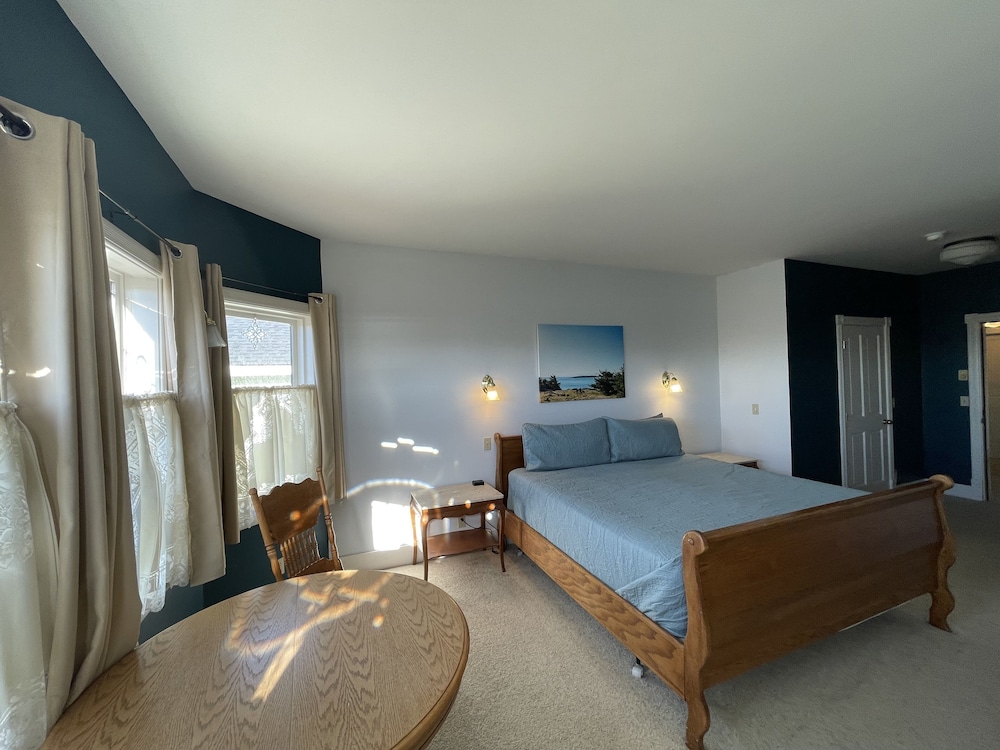 ROOM FIVE photo 3