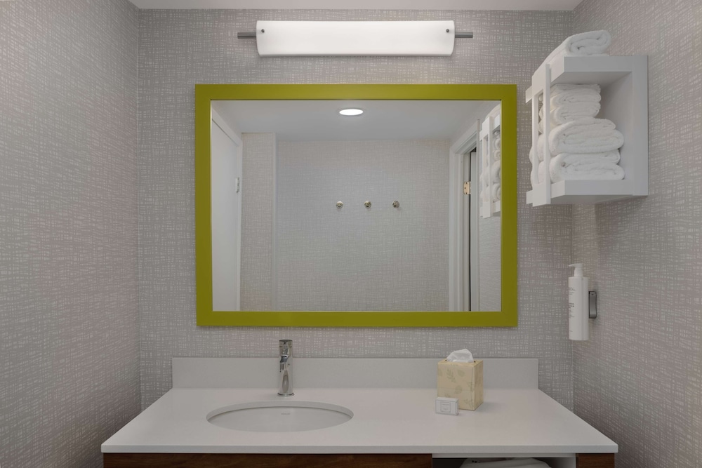 Room, 2 Queen Beds, Accessible (Roll-In Shower)