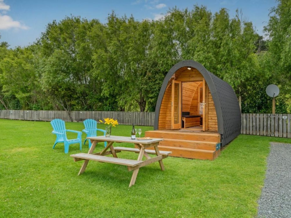 Standard Glamping Pod photo 1
