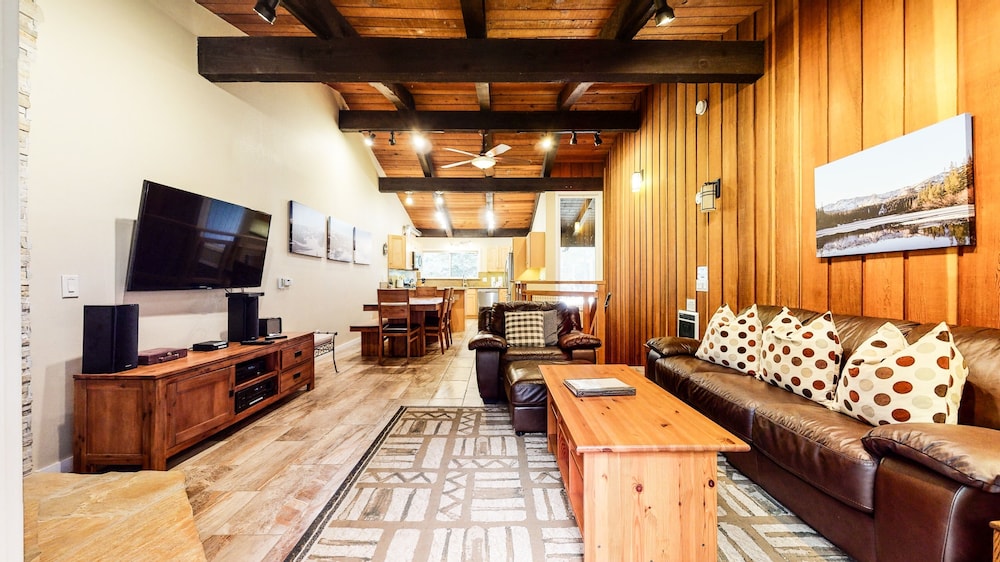 Condo, 2 Bedrooms