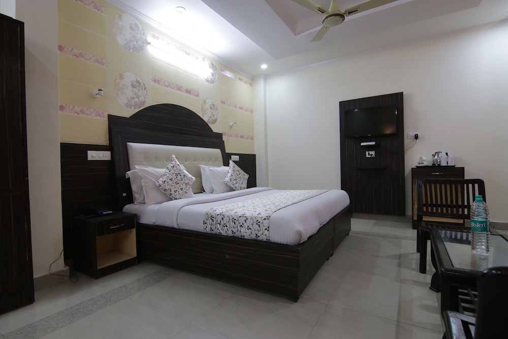 Deluxe Double Room, 1 Double Bed, Non Smoking, Hill View