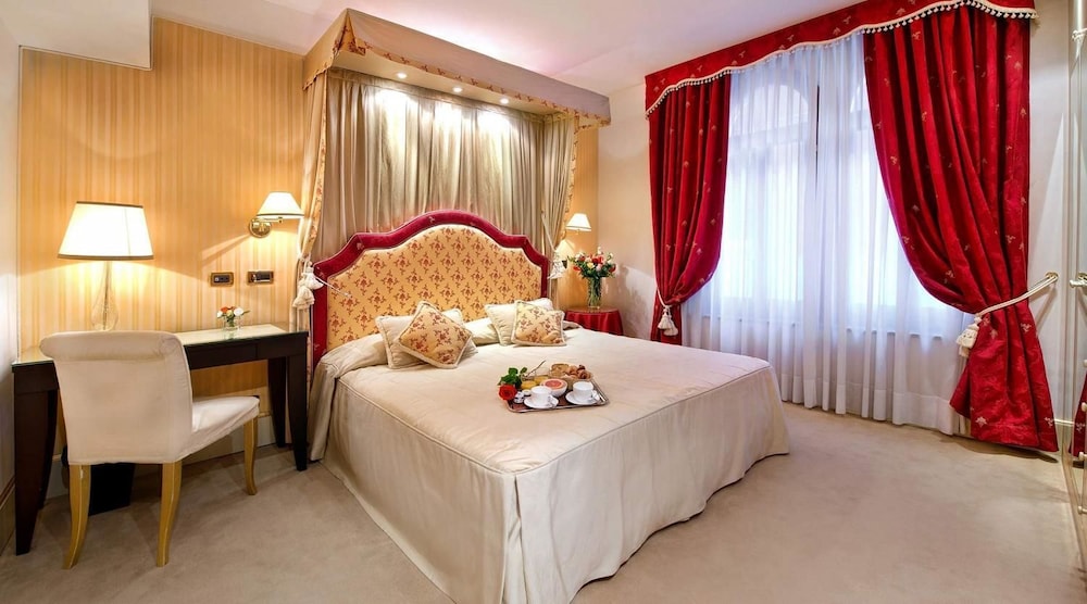 Superior Double or Twin Room photo 2