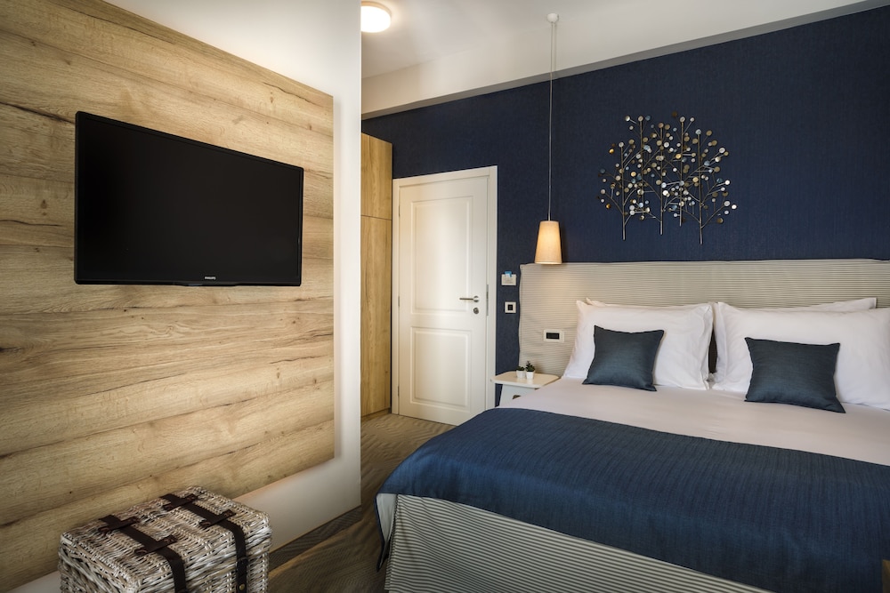 Superior double room with seaside balcony, additional bed photo 1