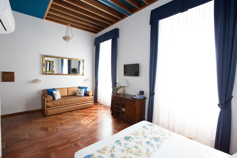 Deluxe Quadruple Room photo 2