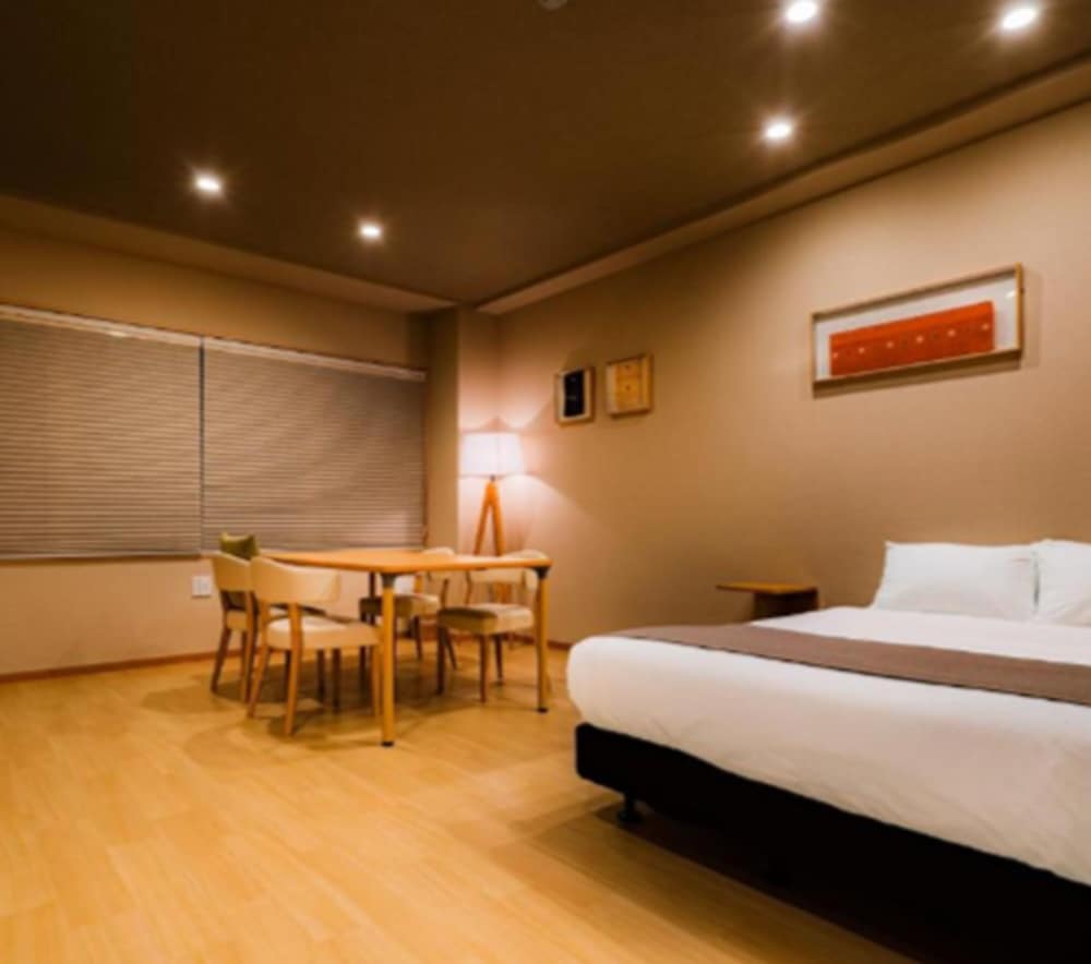 Club Suite, 1 Bedroom, Non Smoking, Hot Tub - Photo 3