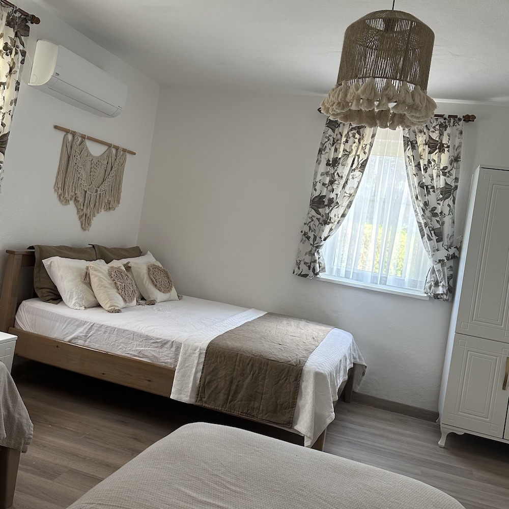 Standard Quadruple Room - Photo 2