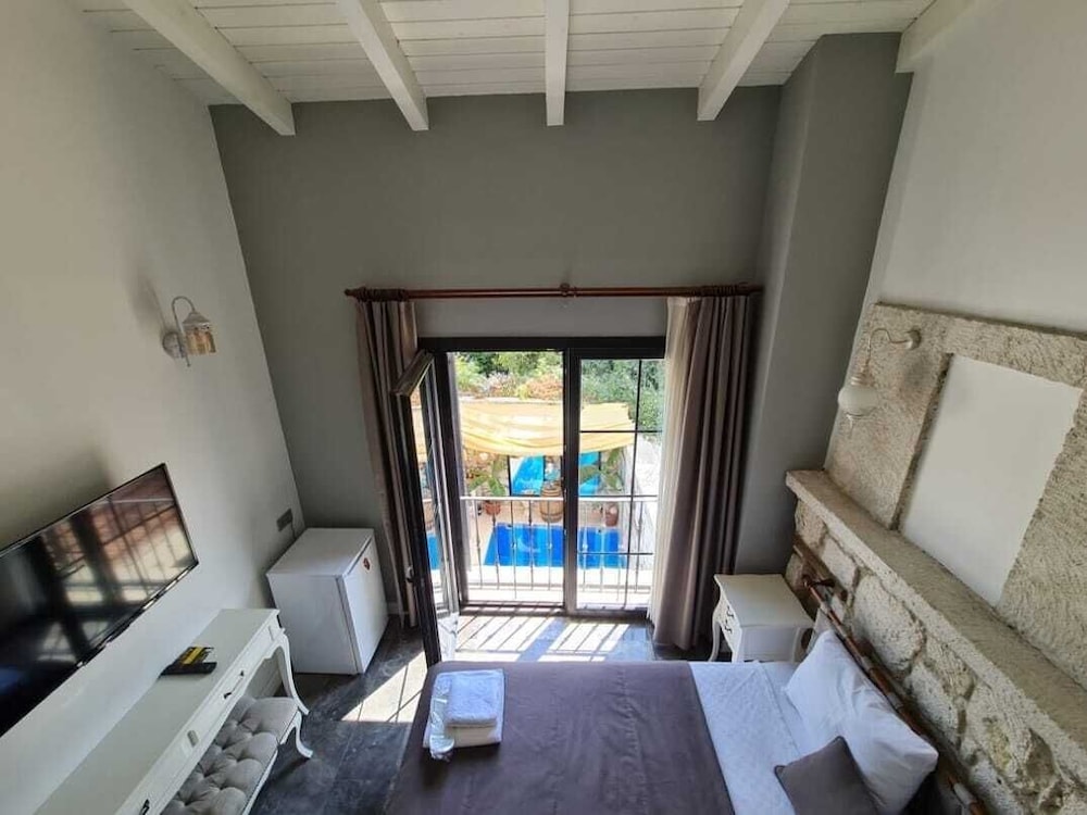 Deluxe Double Room, Pool View