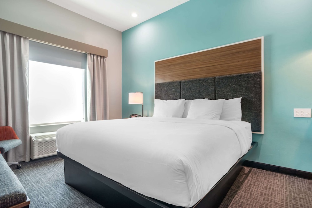 Room, 1 King Bed, Non Smoking (Efficiency) - Photo 1