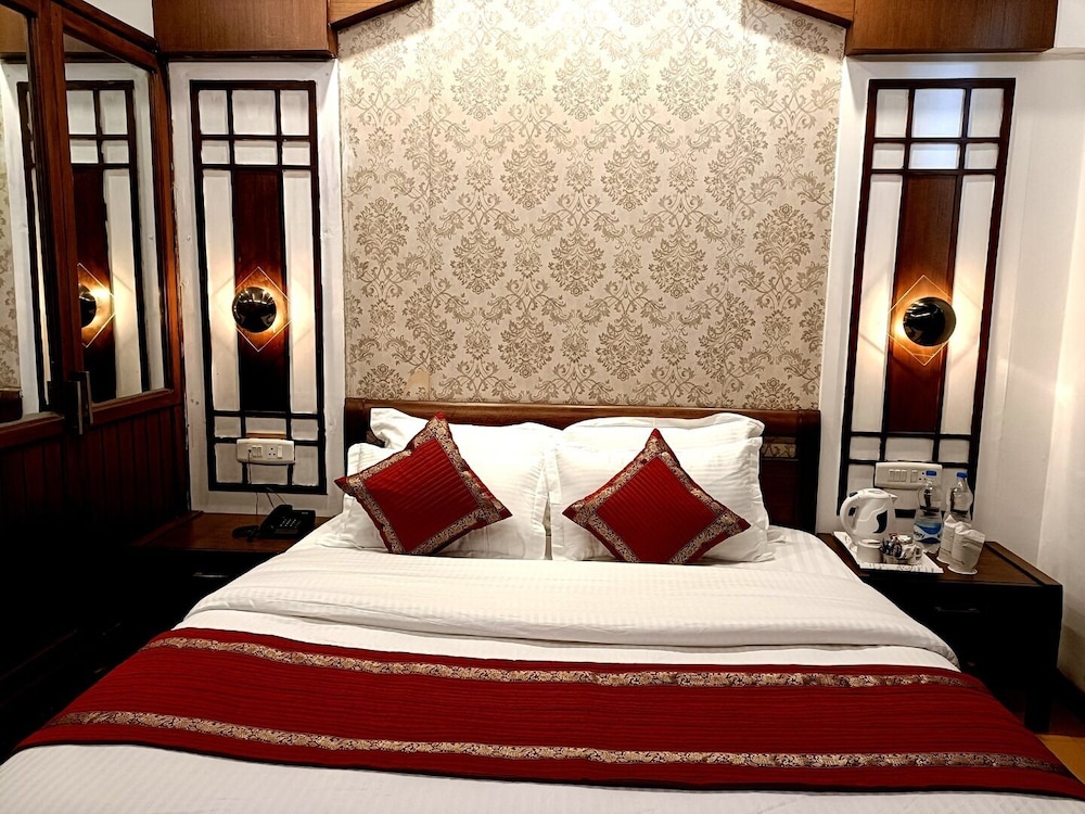 Deluxe Room - Photo 9