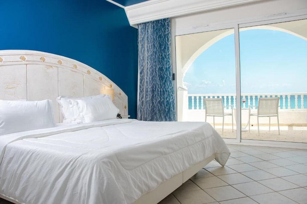 Superior Double or Twin Room, 1 King Bed, Sea View photo 3