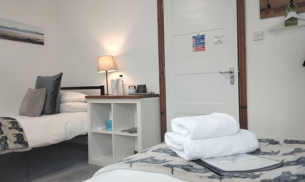 Twin Room (Room 4 No pets) photo 1