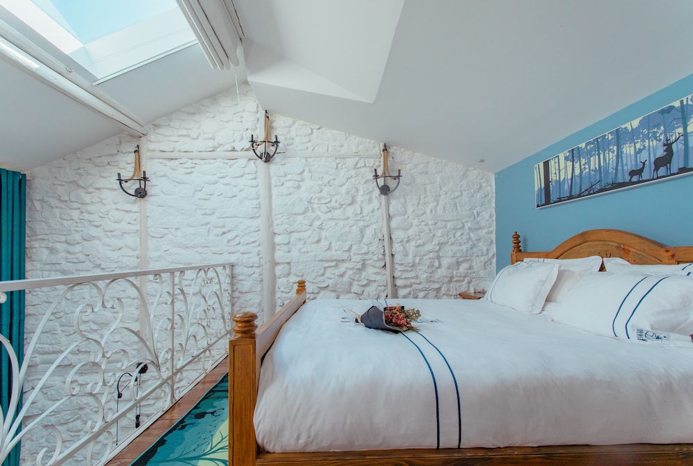Courtyard 1-Honeymoon Duplex photo 1