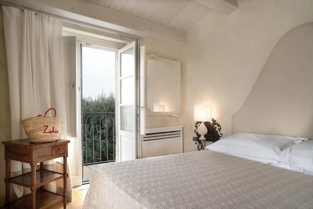 Romantic Double or Twin Room photo 2