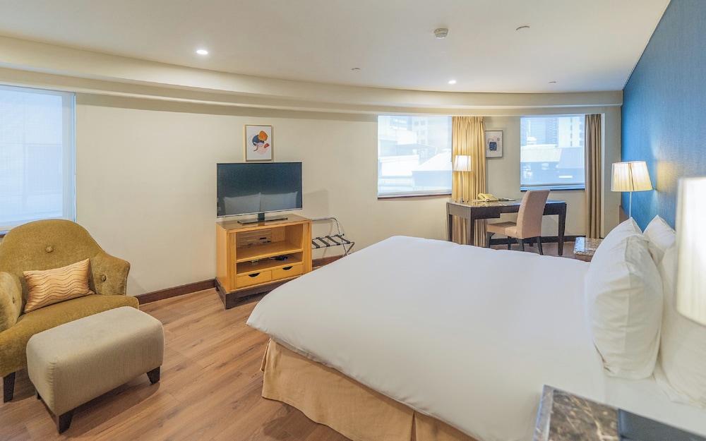 Superior Suite - Photo 7