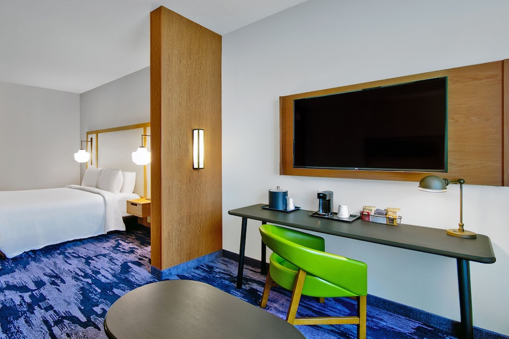Suite, 1 King Bed with Sofa bed (Mobility Accessible, Tub)