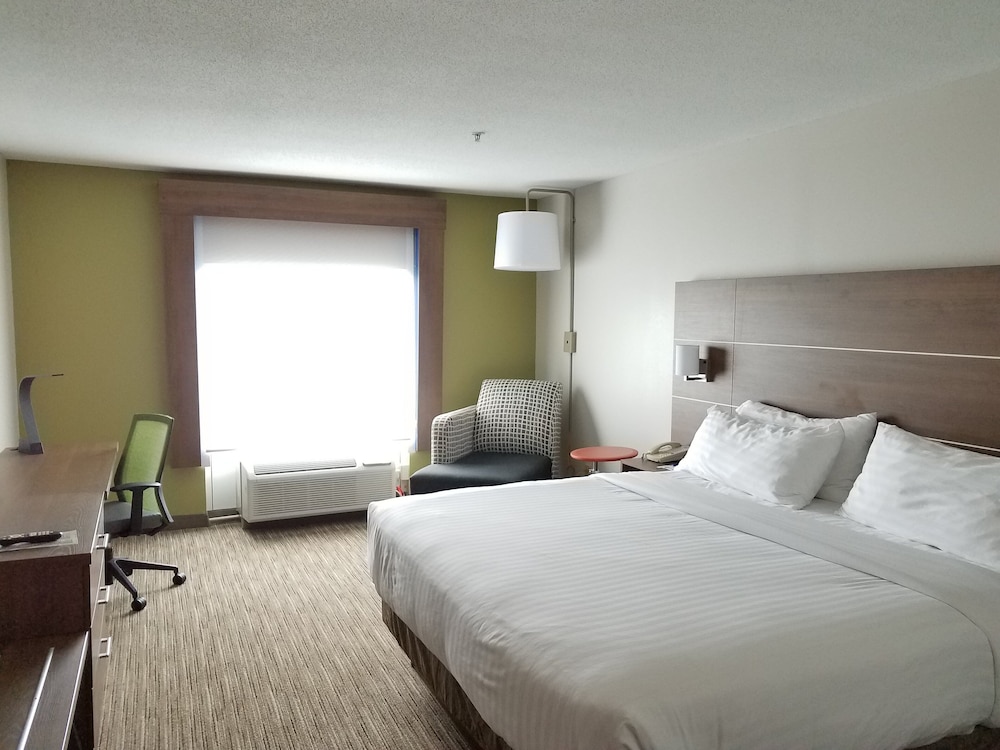Standard Room, 1 King Bed, Accessible (Communication Accessible) - Photo 5