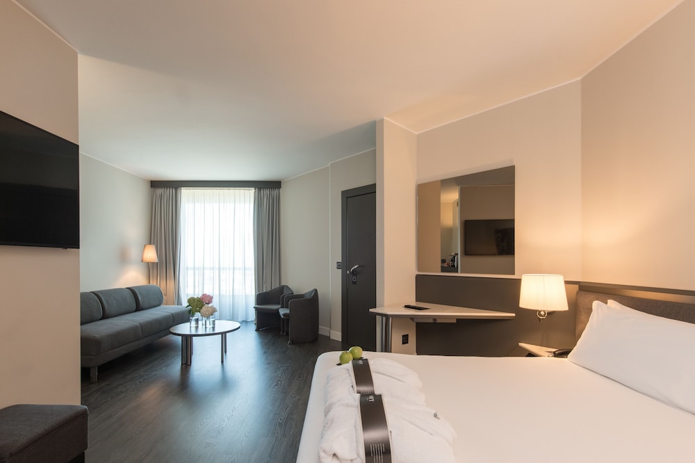 Superior Business Room, 1 Queen Bed - Photo 2