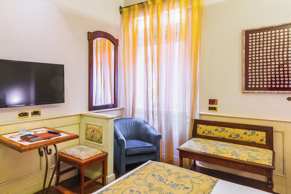 Classic Double or Twin Room - Photo 22
