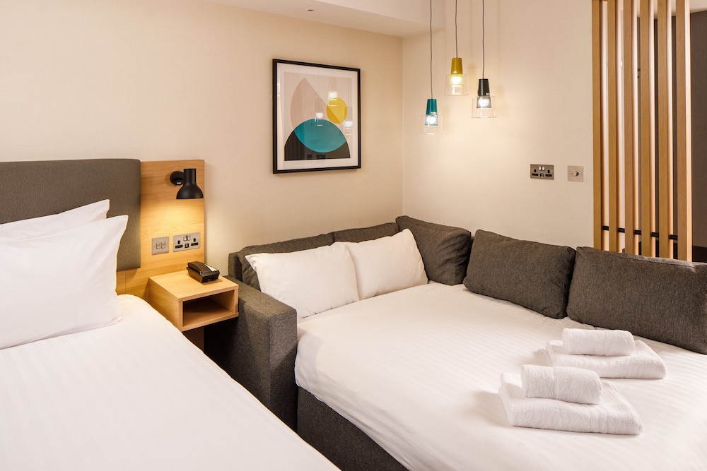 Standard Room, 1 Queen Bed with Sofa bed - Photo 3