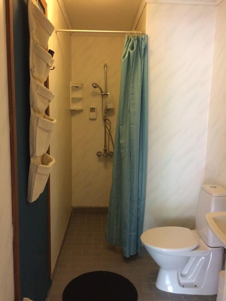 Basic Quadruple Room, Shared Bathroom photo 3