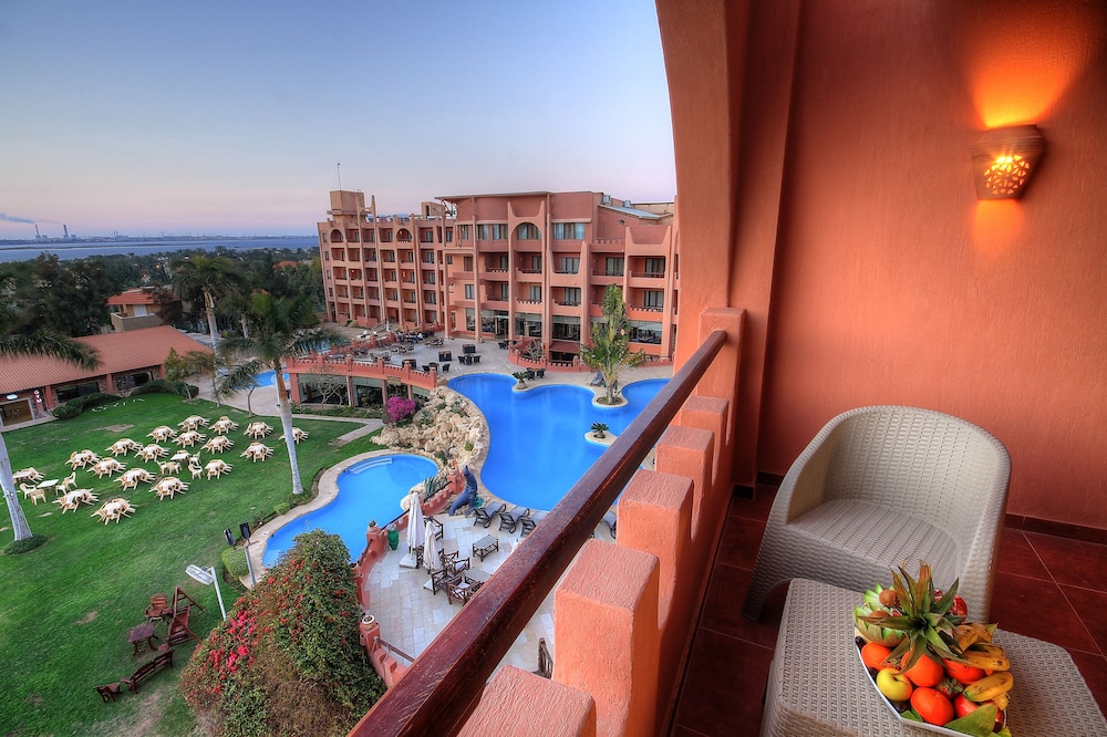 Luxury Single Room, 1 King Bed, Pool View, Lakeside photo 1