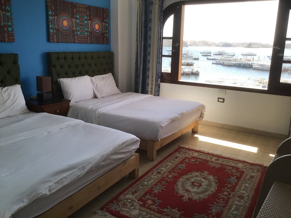Deluxe Double or Twin Room - Photo 10