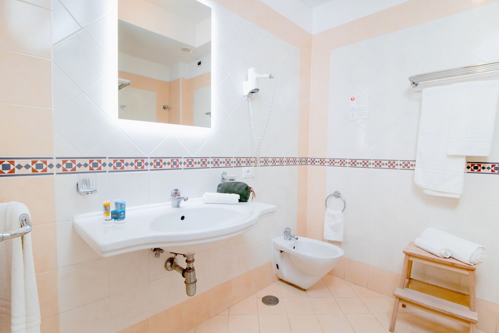 Standard Double Room - Photo 3