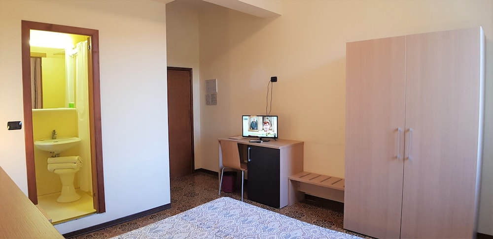 Standard Double Room Single Use photo 2