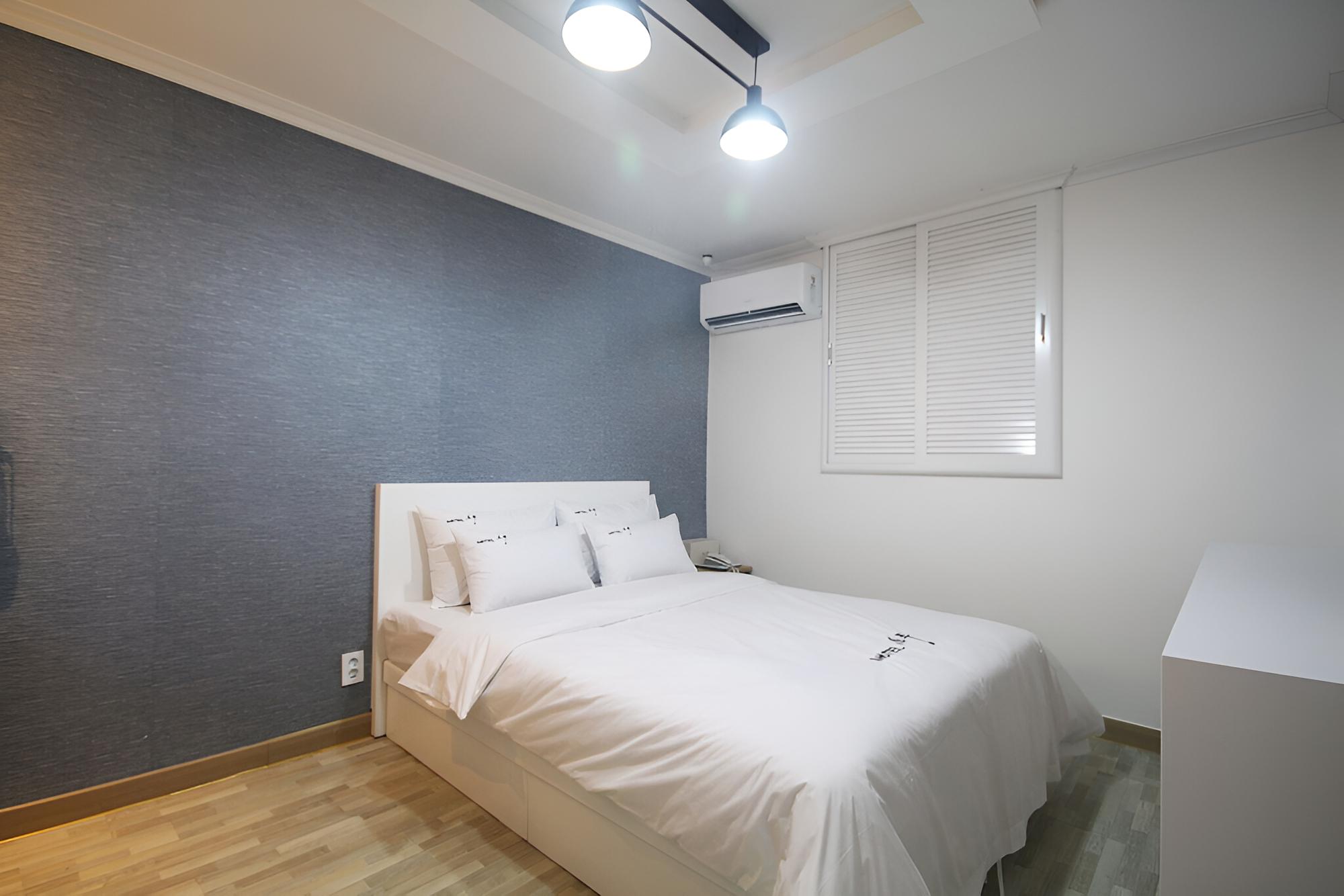 Room (Standard Room) - Photo 13