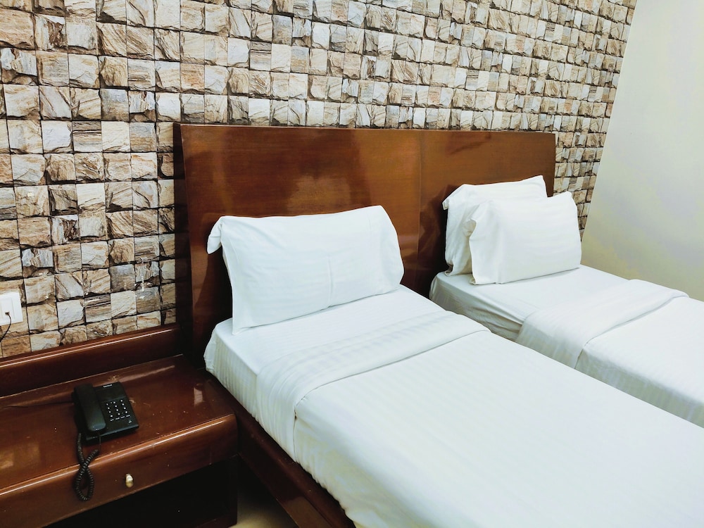 Deluxe Room - Photo 12