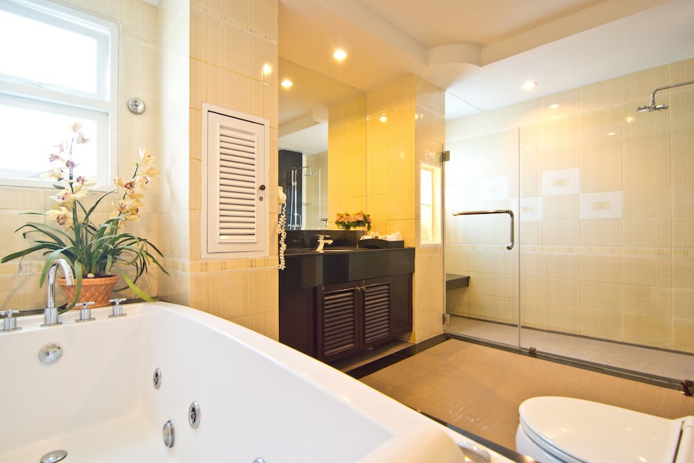 Suite, 1 Bedroom - Photo 14