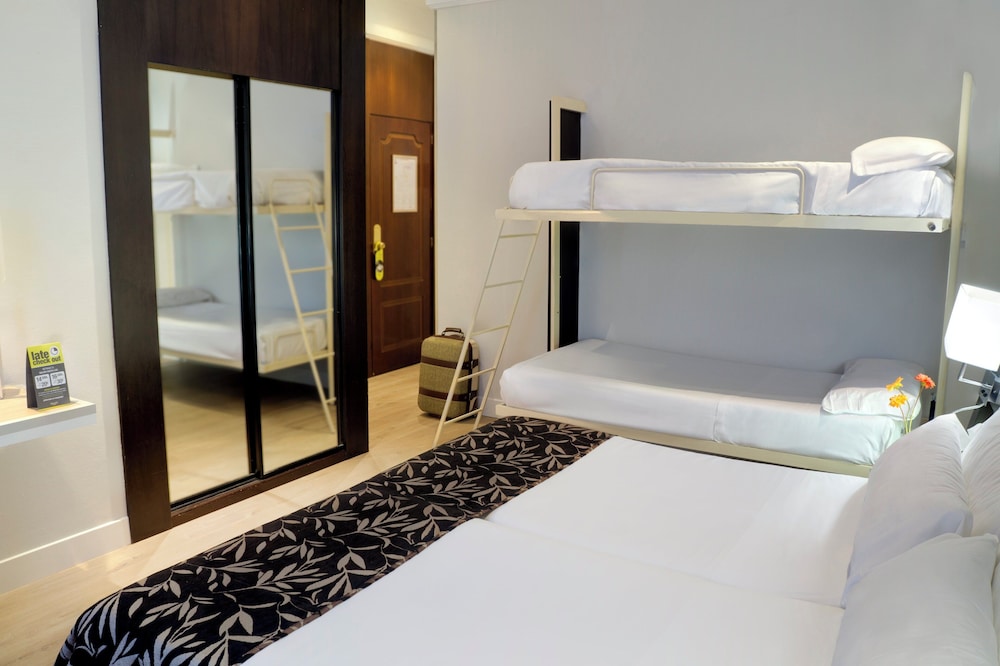 Room (Familiar) - Photo 4