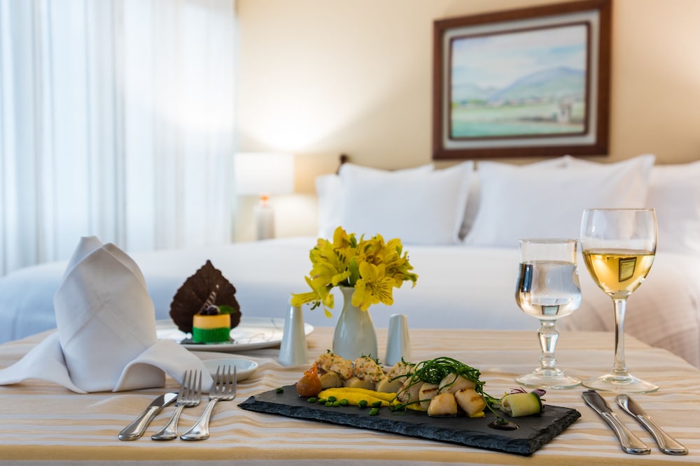 Junior Suite, 1 Queen Bed - Photo 2