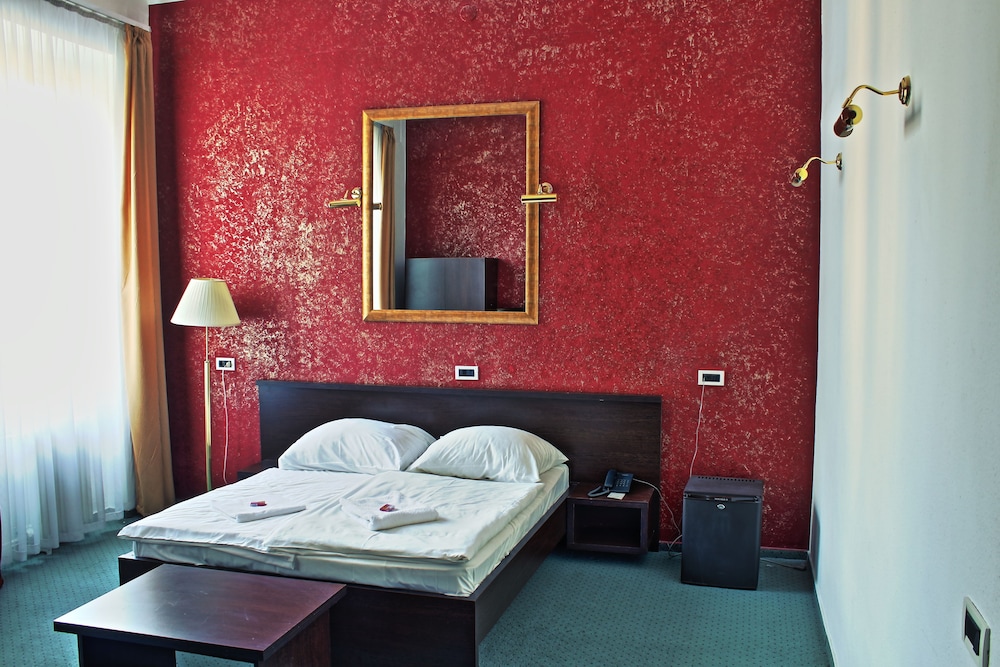 Basic Double or Twin Room, City View photo 2