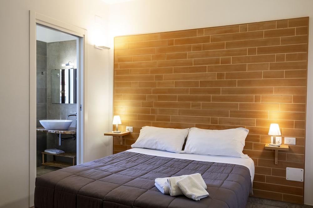 Standard Double Room - Photo 3