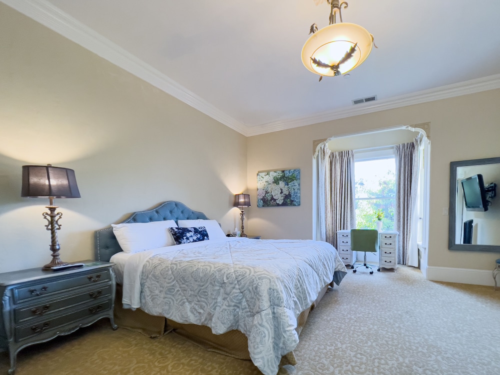 Superior Room, 1 King Bed